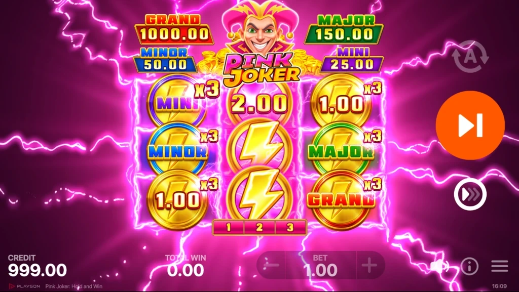 Сетка 3x3 слота Pink Joker Hold and Win демонстрирует яркие фруктовые символы на своем экране.